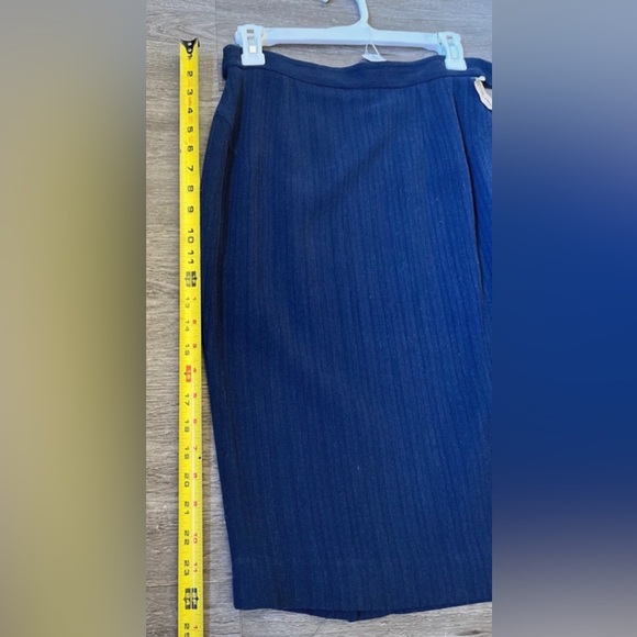 Mid Length Pencil skirt - Picture 3 of 6